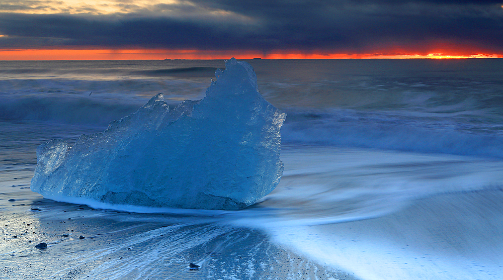 Breioamerkursandur (Diamond Beach) near Jokulsarlon Glacier Lagoon, at sunrise (dawn), Vatnajokull National Park, southern Iceland, Polar Regions