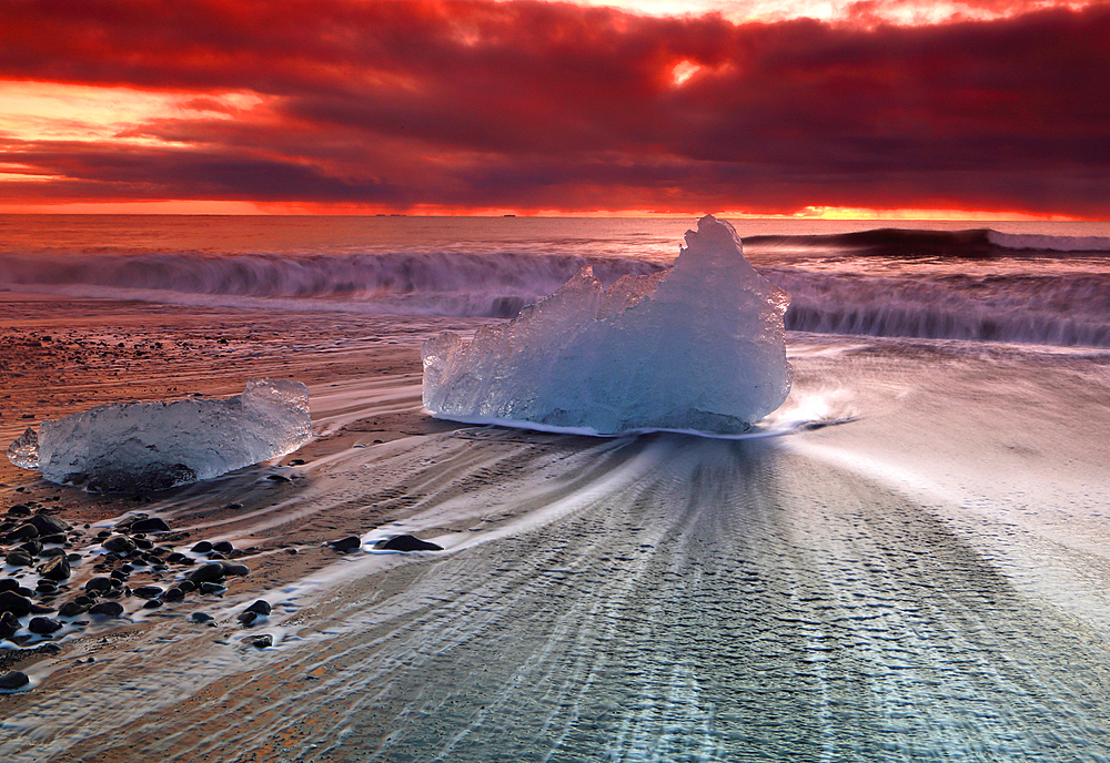 Breioamerkursandur (Diamond Beach) near Jokulsarlon Glacier Lagoon, at sunrise (dawn), Vatnajokull National Park, southern Iceland, Polar Regions