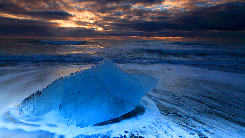 Breioamerkursandur (Diamond Beach) near Jokulsarlon Glacier Lagoon, at sunrise (dawn), Vatnajokull National Park, southern Iceland, Polar Regions