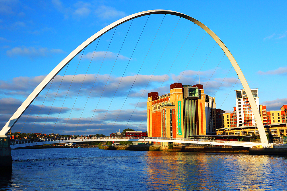 Gateshead Millennium Bridge, Newcastle-upon-Tyne, Tyne and Wear, England, United Kingdom, Europe