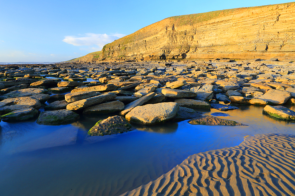 Limestone cliffs and beach, Dunraven Bay, Southerndown, Vale of Glamorgan, South Wales, United Kingdom