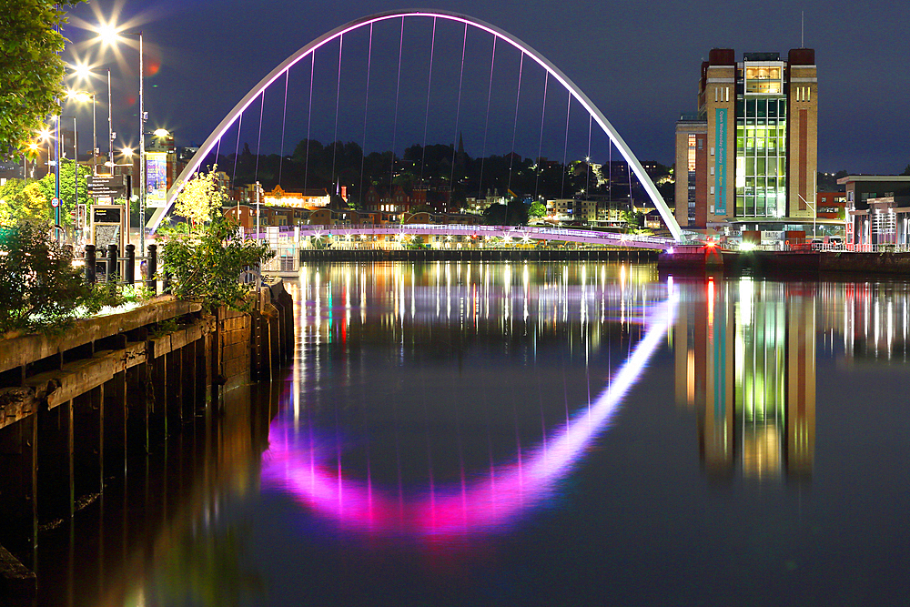 Gateshead Millennium Bridge, Newcastle-upon-Tyne, Tyne and Wear, England, United Kingdom, Europe