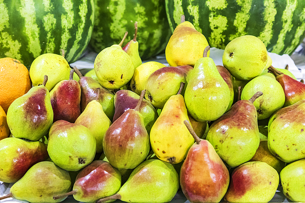 Dushanbe, Tajikistan. Fresh fruit for sale at the Mehrgon Market in Dushanbe.