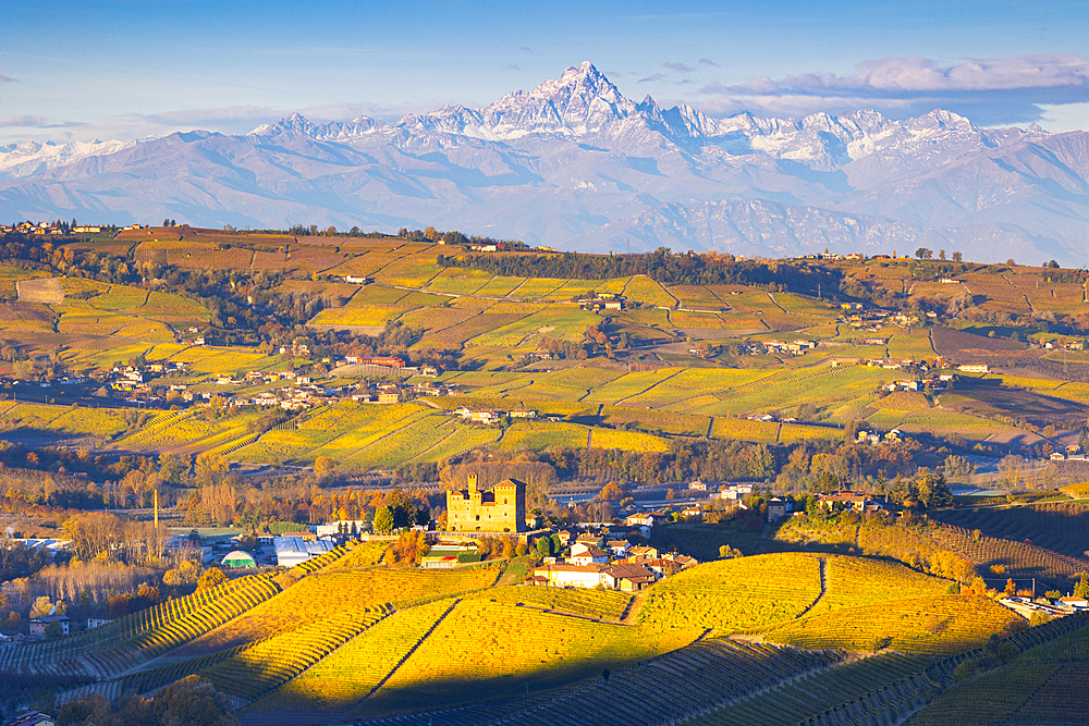 The Castle of Grinzane Cavour with Monviso Mountain in the background, UNESCO World Heritage Site, Langhe, Piedmont, Italy, Europe