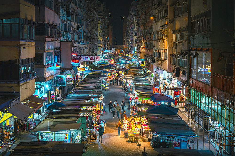 Illuminated Mong Kok market during night, Kowloon, Hong Kong, China, Asia