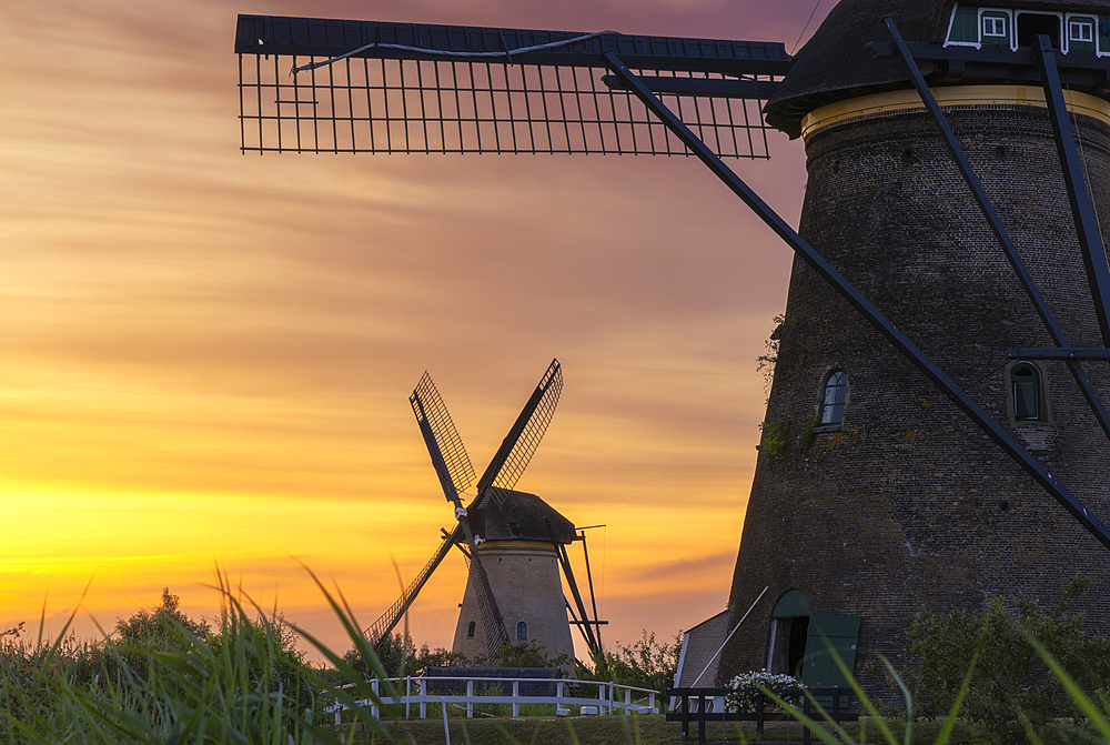 Unesco Windmills of Kinderdijk during sunset, Molenlanden, Alblasserdam, South Holland, Netherlands, Northern Europe