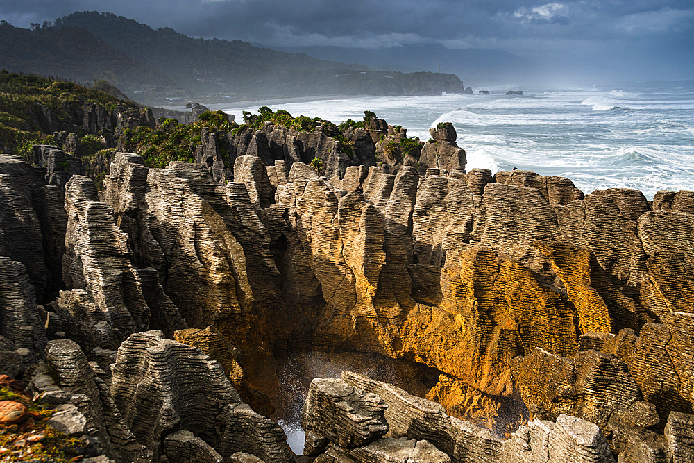 Classic Layered Limestone Formations of Pancake Rocks Framed by Dramatic Coastline, Punakaiki, West Coast, New Zealand