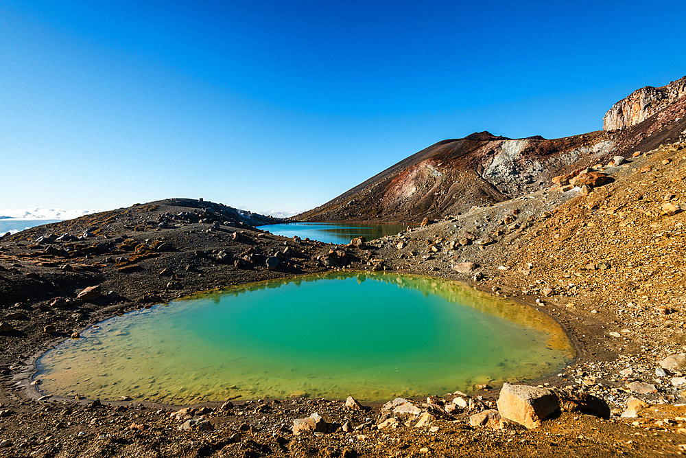 Close up of turquoise, vibrant Emerald Lake with steaming volcano on Tongariro Crossing, Tongariro National Park, UNESCO World Heritage Site, North Island, New Zealand, Pacific