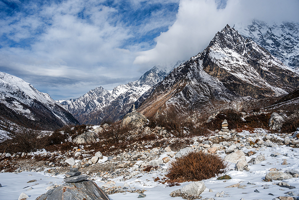 View along the high altitude valley surrounding Langtang Lirung summit, Langtang Valley Trek, Himalayas, Nepal, Asia