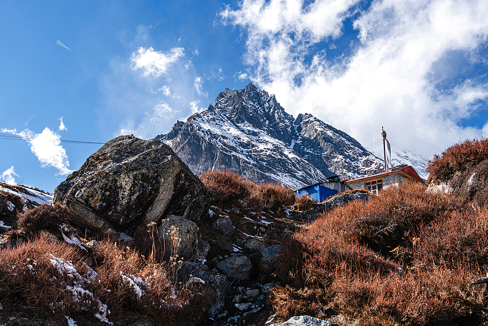 Ascending to the rocky summit of Langtang Lirung, Langtang Valley Trek, Himalayas, Nepal, Asia