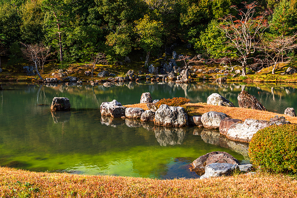 Sogenchi Teien lake, tranquil Zen garden of Tenryu-ji, UNESCO World Heritage Site, in Arashiyama, Kyoto, Honshu, Japan, Asia