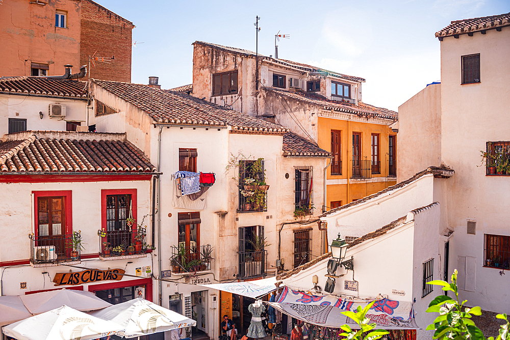 Narrow streets in the historic quarter of Albaicin in Granada with typical white houses, UNESCO World Heritage Site, Granada, Andalusia, Spain, Europe