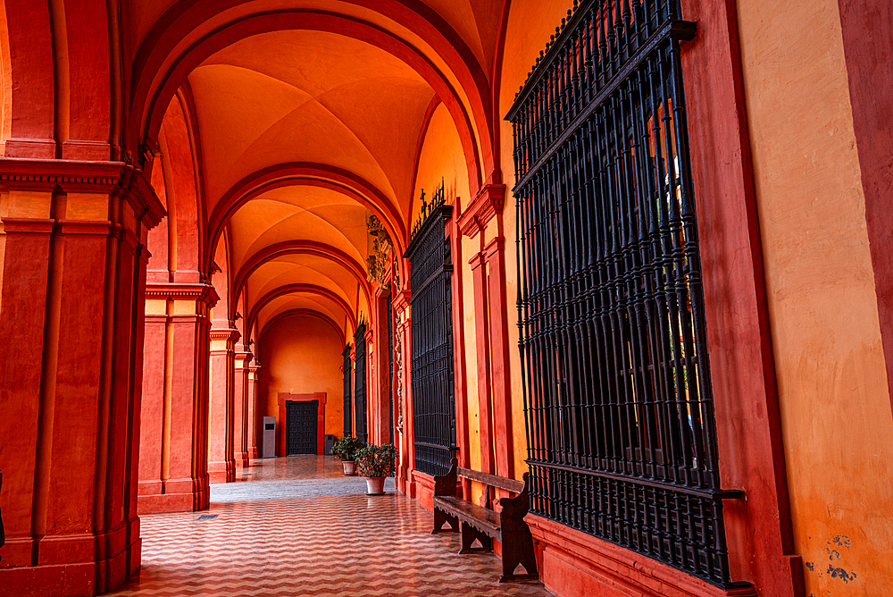 Inner arched walkway, Alcazar of Sevilla, UNESCO World Heritage Site, Seville, Andalusia, Spain, Europe