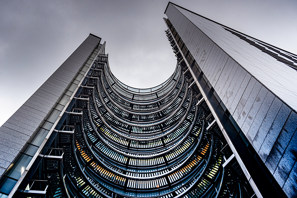 Dramatic architecture, Hibiya Marine Building, Tokyo, Honshu, Japan, Asia