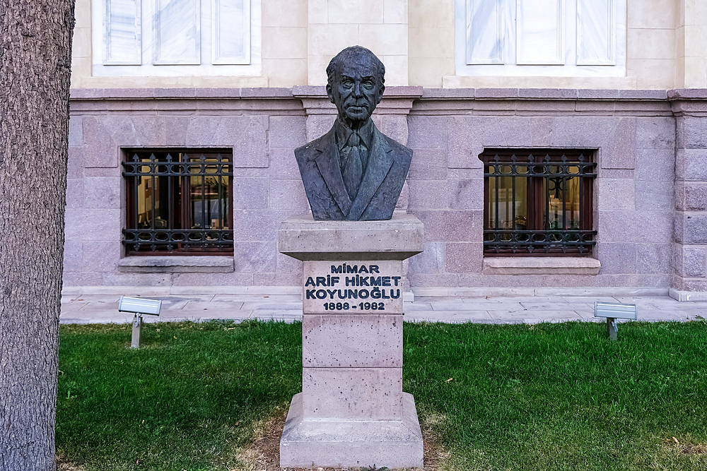 Bust of Arif Hikmet Koyunoglu, Turkish architect and designer of the State Art and Sculpture Museum, and adjacent Ethnography Museum, Ankara, Anatolia, Turkey, Eurasia