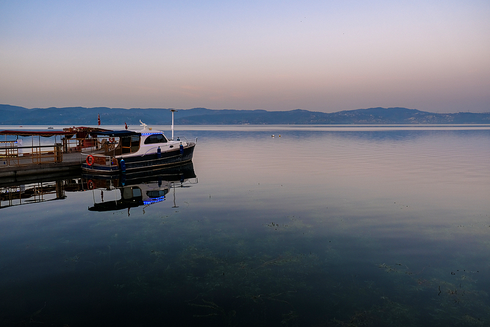 View of Lake Sapanca (Sapanca Golu) a fresh water lake between the Gulf of İzmit and the Adapazarı Meadow, Sapanca region, Turkey, Eurasia