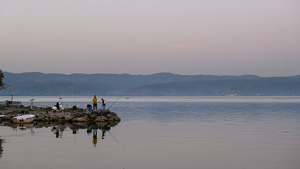 View of Lake Sapanca (Sapanca Golu) a fresh water lake between the Gulf of İzmit and the Adapazarı Meadow, Sapanca region, Turkey, Eurasia