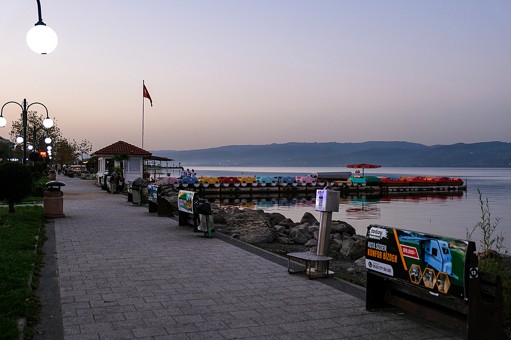 View of Lake Sapanca (Sapanca Golu) a fresh water lake between the Gulf of İzmit and the Adapazarı Meadow, Sapanca region, Turkey, Eurasia