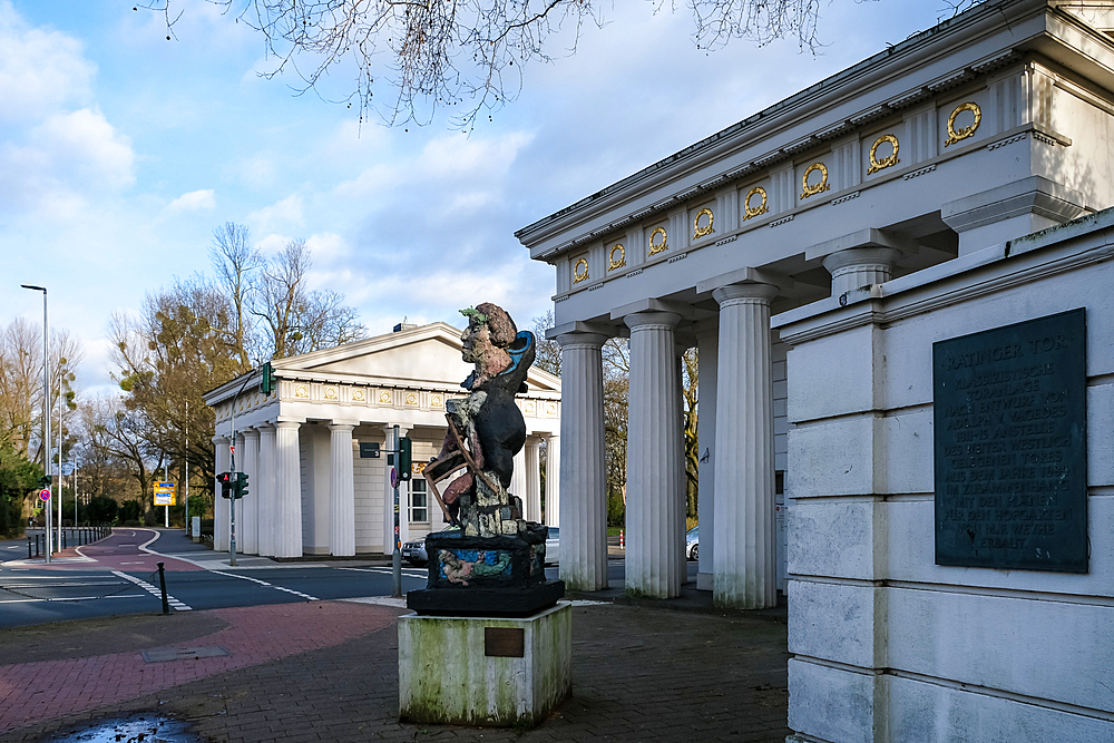 View of the Ratinger Tor, a customs gate built between 1811 and 1815 in the classicist style, the last built and only remaining city gate, Dusseldorf, North Rhine Westphalia, Germany, Europe