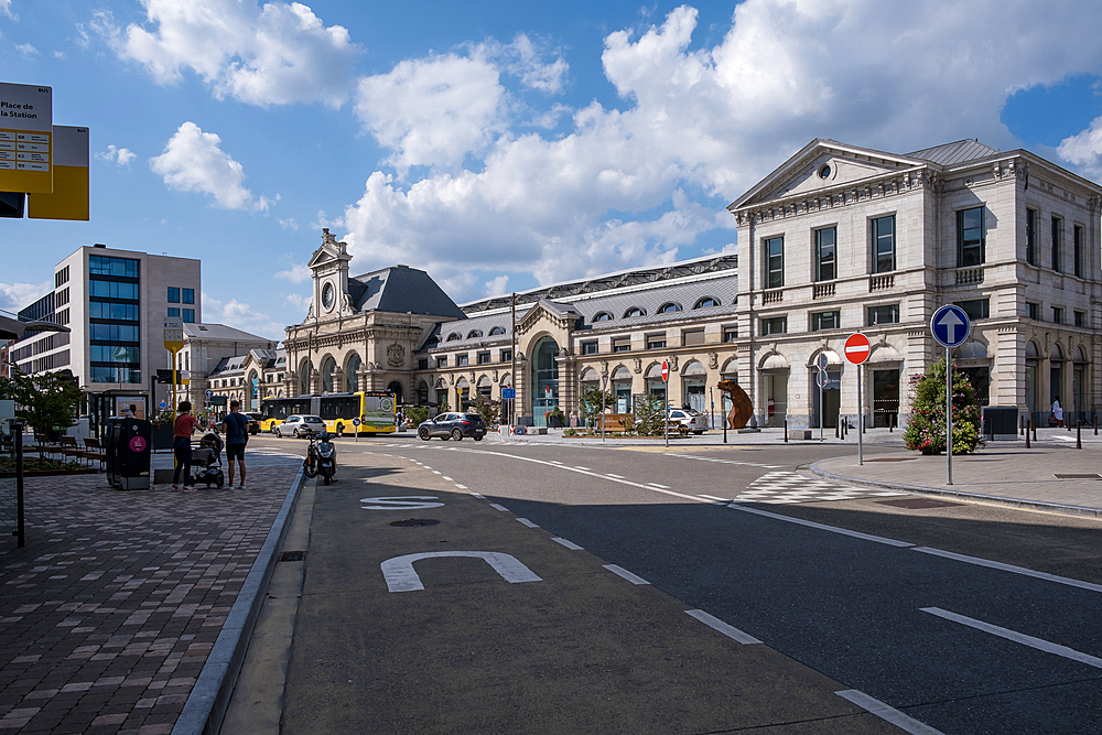 View of Namur railway station, the main station serving Namur, Belgium. With 18,600 daily users, it is the eighth-busiest station in Belgium and the busiest in Wallonia.