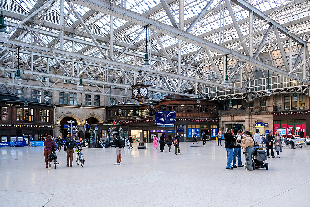Glasgow, Scotland – Interior view of Glasgow Central Station, the city’s main railway hub, featuring its grand glass roof, bustling concourse, and historic Victorian architecture.