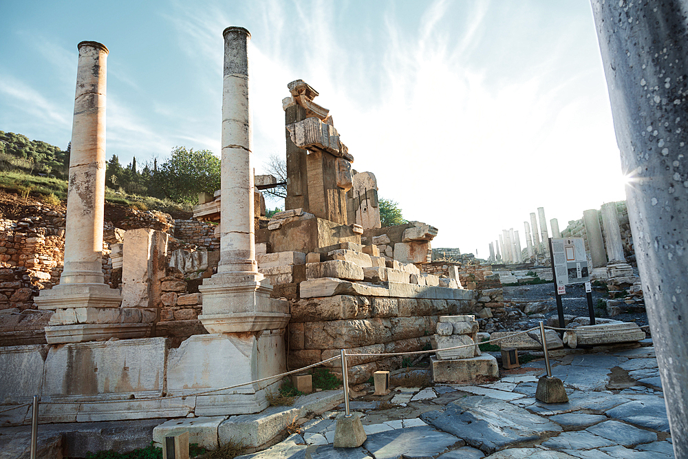 Ruins of the Library of Celsus in the ancient city of Ephesus, UNESCO World Heritage Site, Anatolia, Asia Minor, Turkey, Eurasia