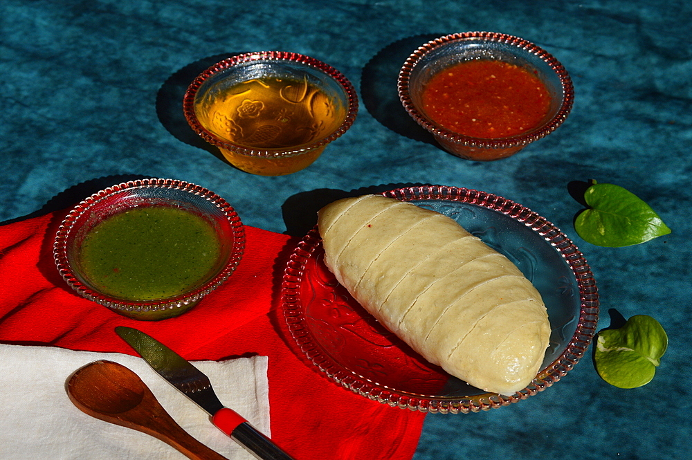 Siddu, a special traditional dish of Himachal Pradesh, a steamed wheat flour bread stuffed with split black lentils and dry fruits, served with desi ghee, tomato and green mint chutney, Himachal Pradesh, India, Asia