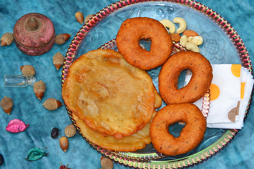 Image of babru bhalla, malpua, traditional snack dishes, Mandi, Himachal Pradesh, India, Asia