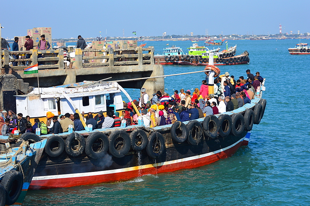 Ferry service at Okha port to Bet Dwarka, a pilgrimage destination believed to be the home of the deity Lord Krishna, Dwarka, Gujarat, India, Asia