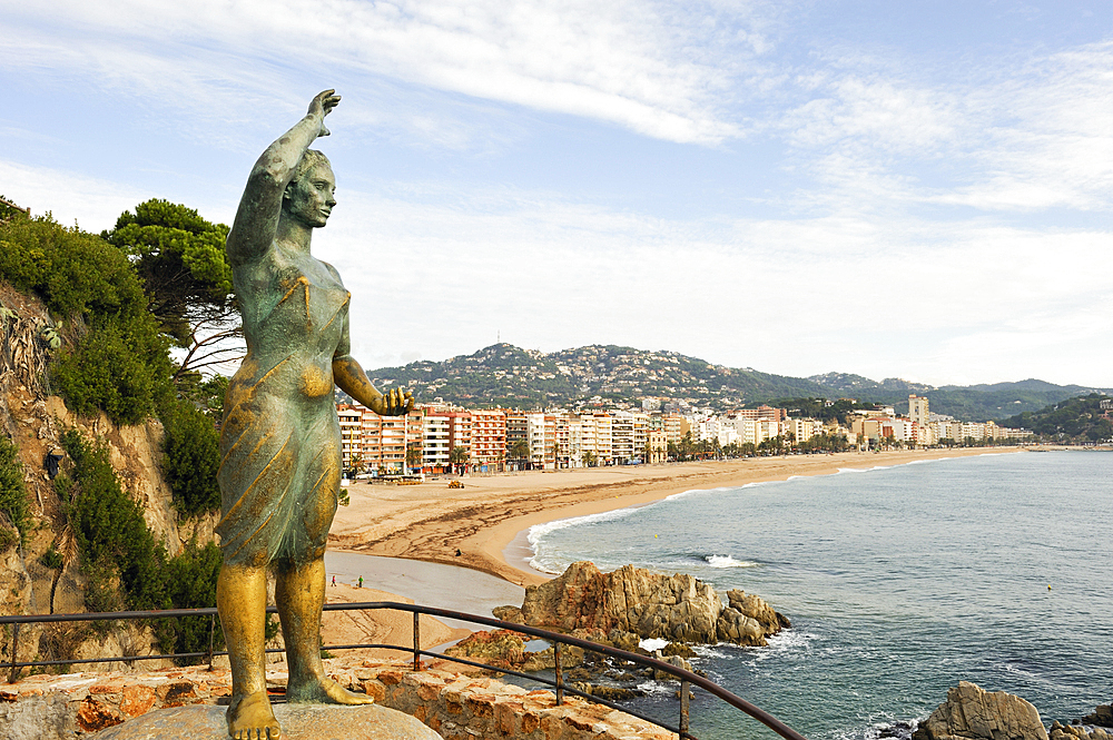 Dona Marinera (Fisherman's Wife), bronze sculpture by Ernest Maragall, 1966, Lloret de Mar, province of Girona, Catalonia,Spain, Europe