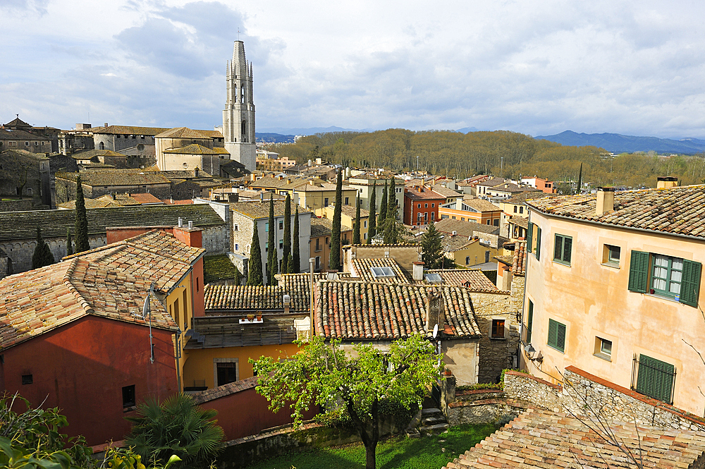 View over Girona seen from the ramparts, Girona, Catalonia, Spain, Europe