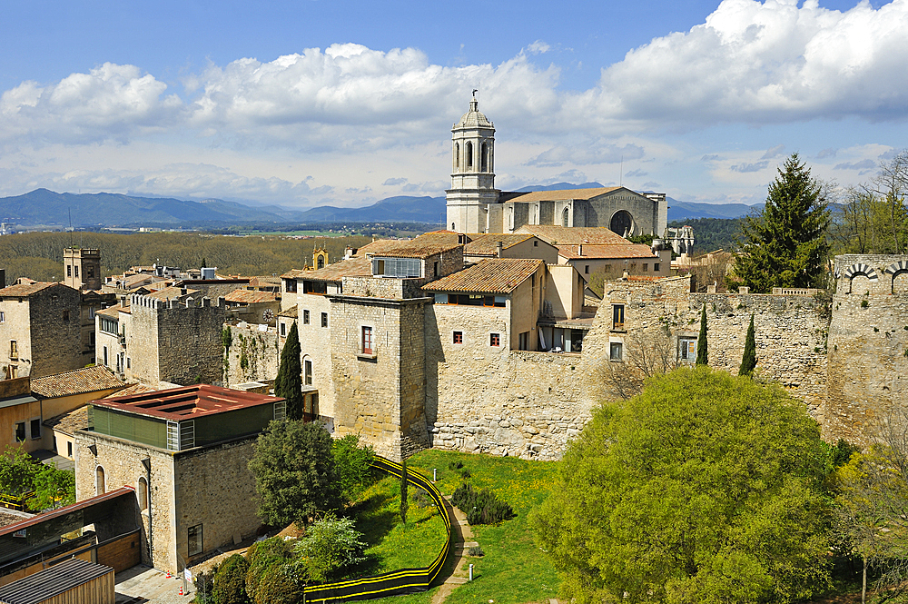 View of Girona from the walkway on the ramparts of the old city, Girona, Catalonia, Spain, Europe