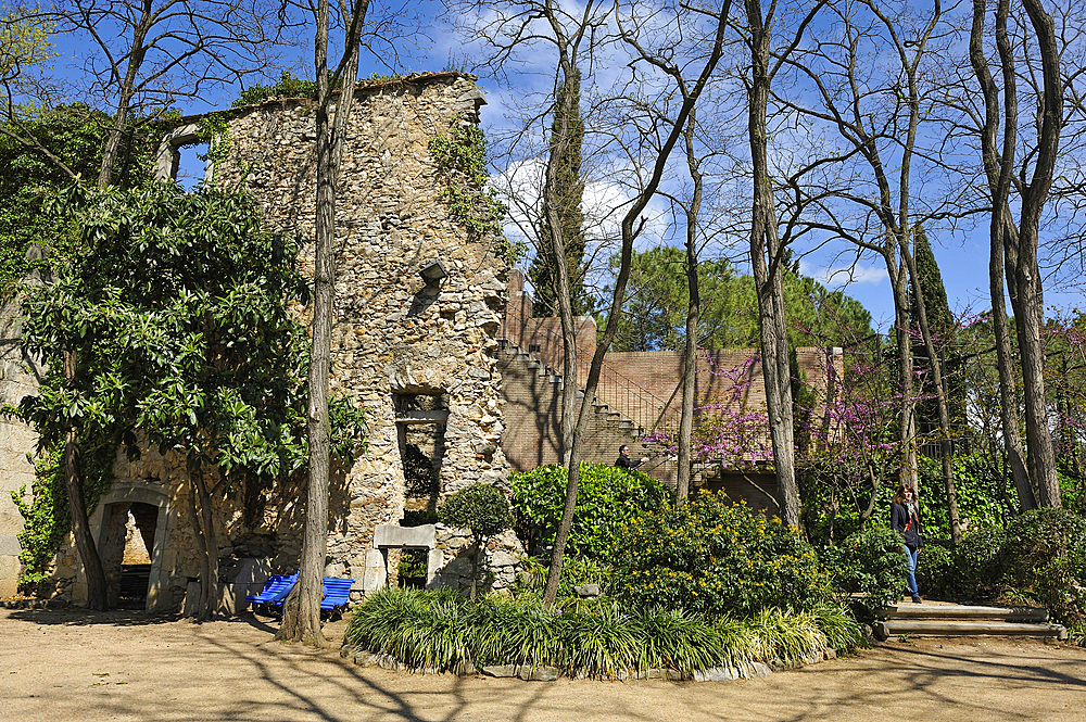 Jardins dels Alemanys (German's garden) at the foot of the ramparts, Girona, Catalonia, Spain, Europe