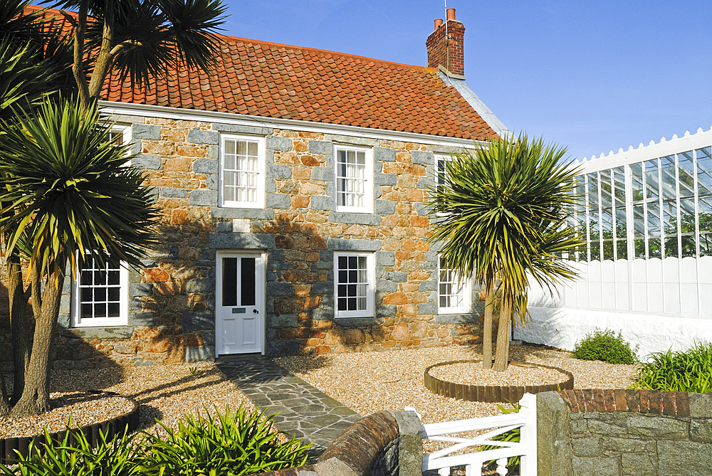 Granite cottage, Island of Guernsey, Bailiwick of Guernsey, British Crown dependency, English Channel, Europe