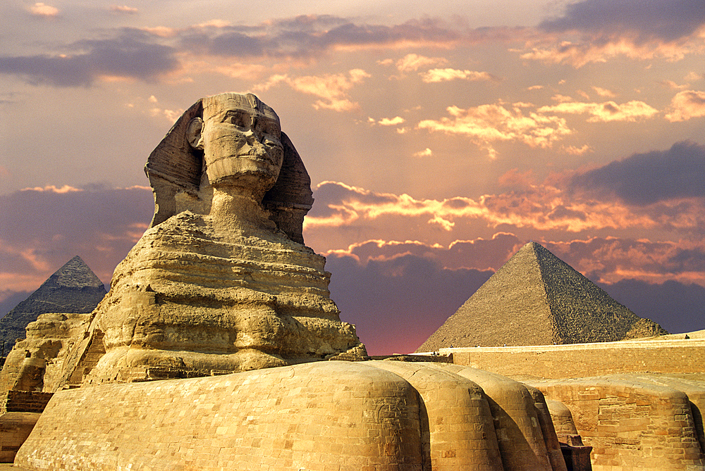 Great Sphinx and Pyramids of Giza, UNESCO World Heritage Site, Giza, Cairo, Egypt, North Africa, Africa