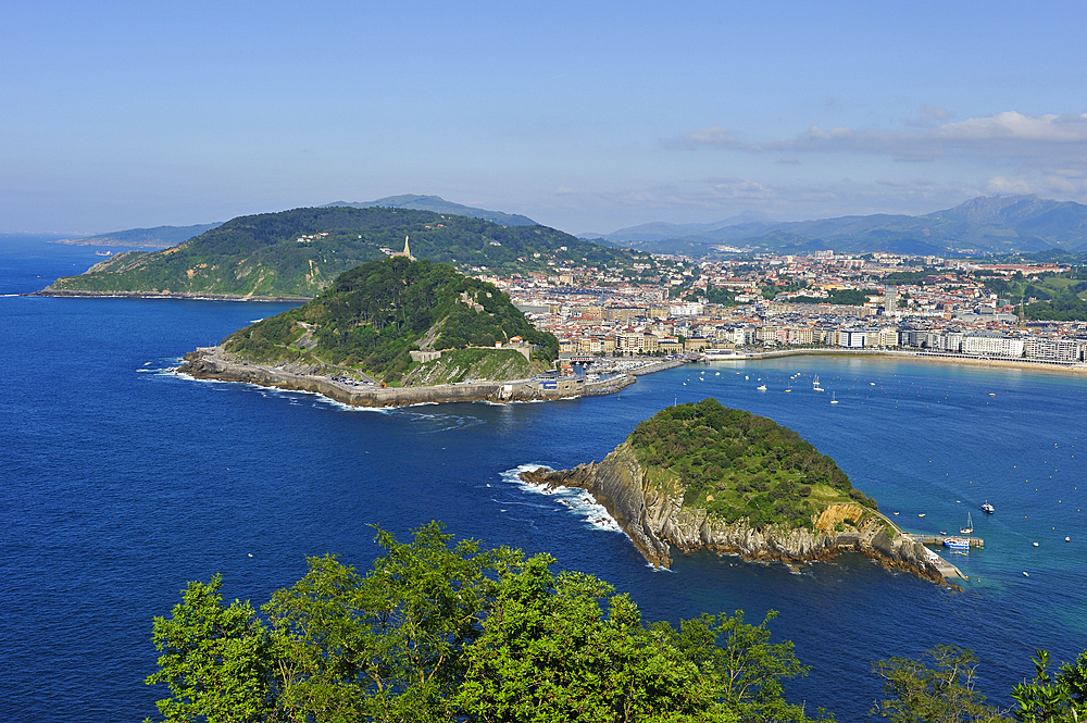 La Concha Bay viewed from the Monte Igeldo, San Sebastian, Bay of Biscay, province of Gipuzkoa, Basque Country, Spain, Europe