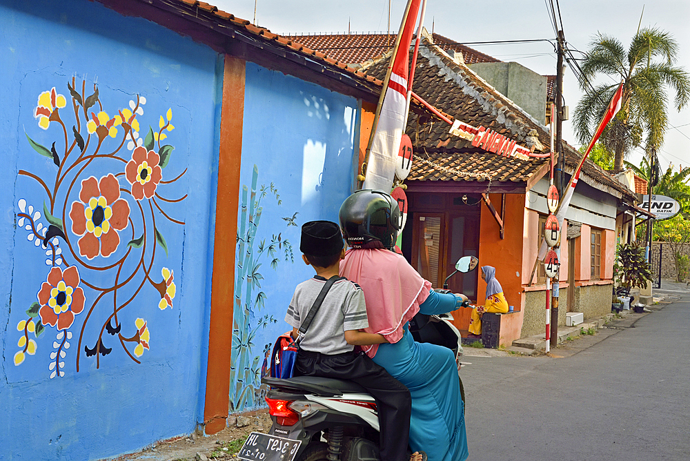 Street in Kauman Batik Village (Kampung), a district with many Batik producers and craftmen, Pekalongan, Java island, Indonesia, Southeast Asia, Asia