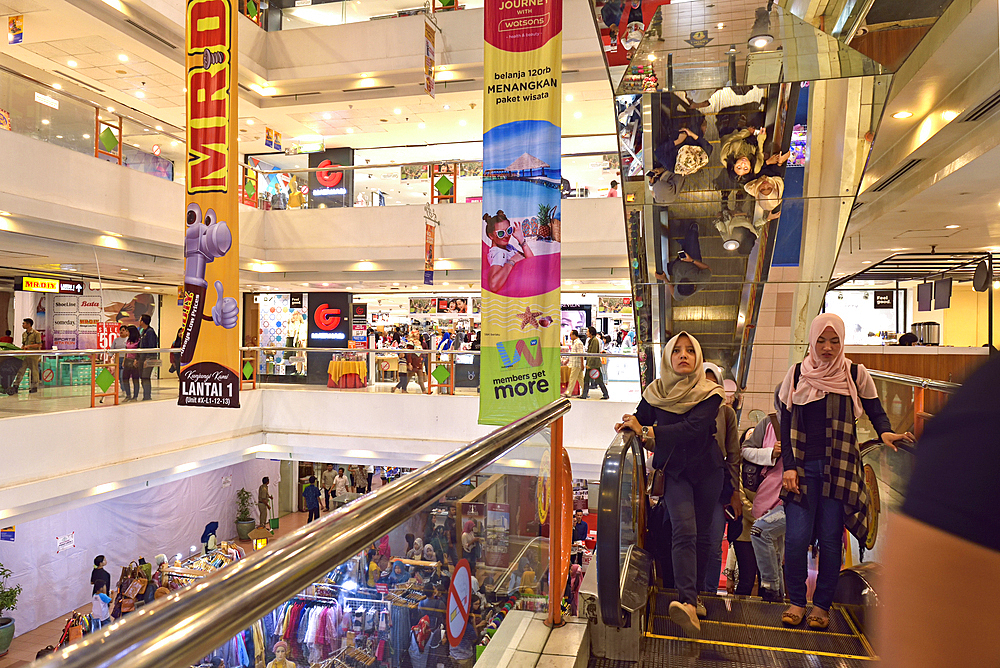 Shopping mall on Malioboro Street, major shopping street, Yogyakarta, Java island, Indonesia, Southeast Asia, Asia