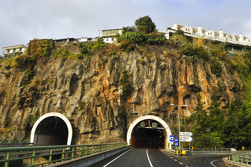 tunnel,Funchal,ile de Madere,Ocean Atlantique,Portugal//tunnel,Funchal,Madeira island,Atlantic Ocean,Portugal