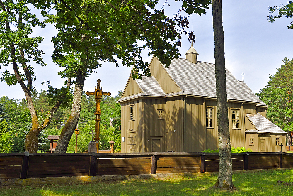 Paluse Church, one of the oldest wooden church in Lithuania, Aukstaitija National Park, Lithuania, Europe