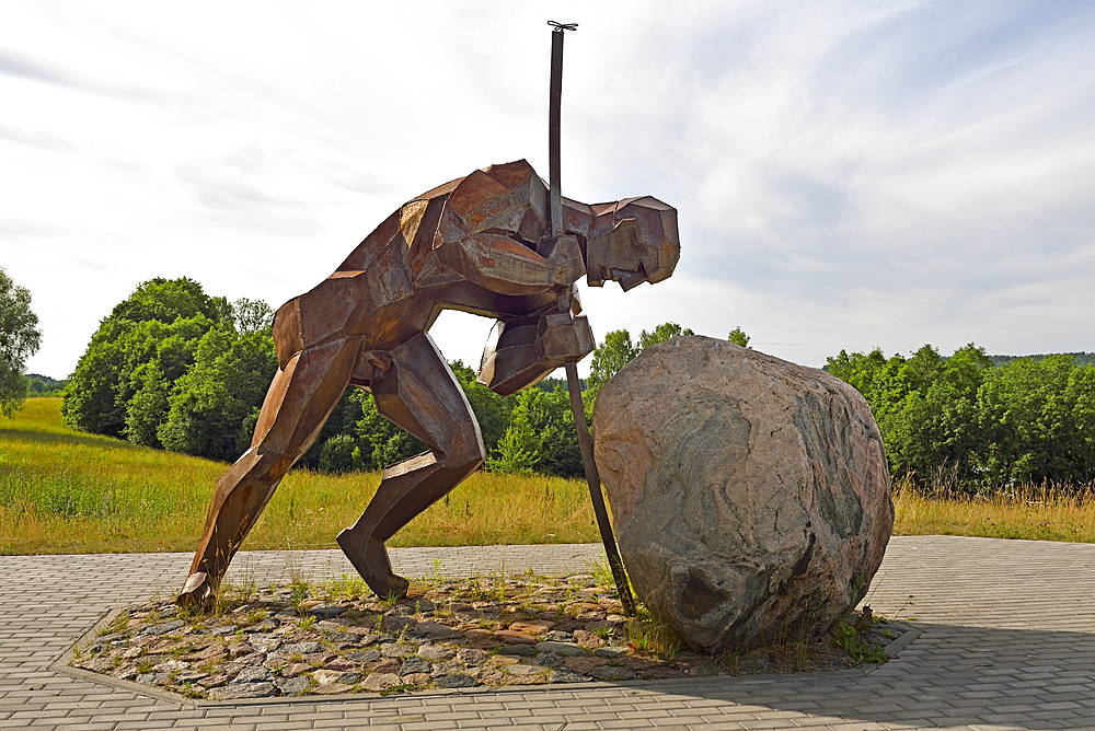 The Roadworker sculpture, by Ignalina's sculptors Jonas Grunda et Raimundas Zievys, standing on the parking Kaukiske near Paluse, Aukstaitija National Park, Lithuania, Europe