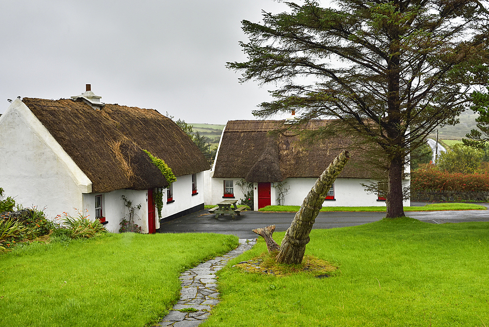 Thatched cottages at Tullycross, rainy wheather, Renvyle, Connemara, County Galway, Republic of Ireland, North-western Europe