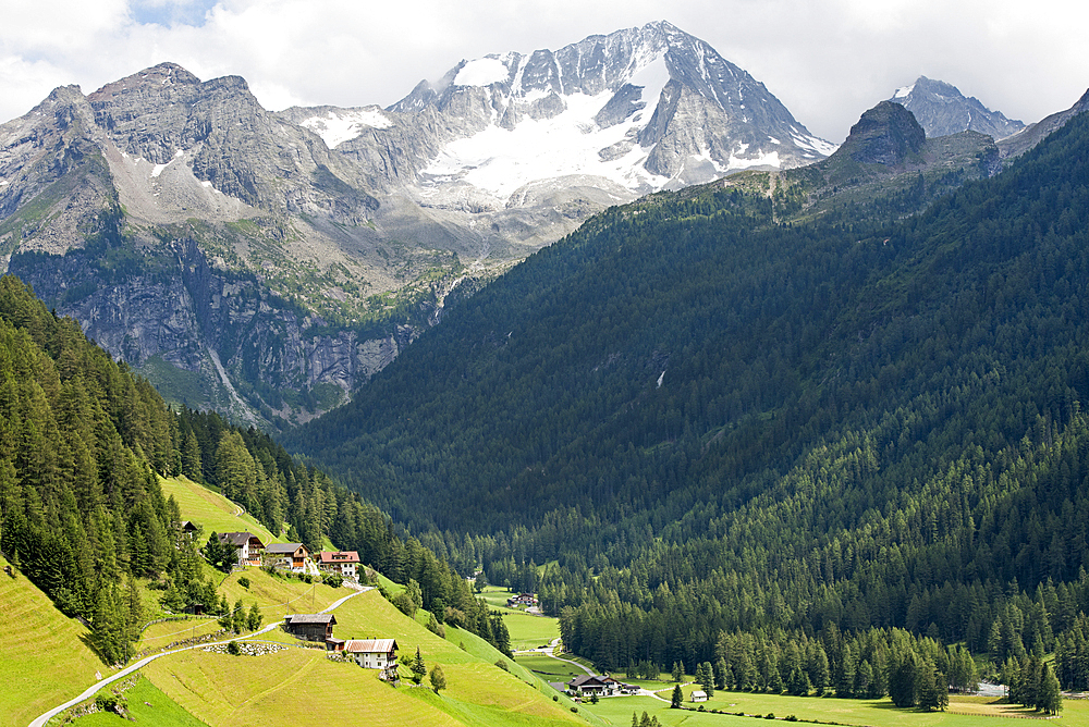 Riva di Tures /Rein in Taufers, Riva Valley (Italian: Val di Riva, German: Reintal), Trentino-Alto Adige, Sudtyrol, South Tyrol, Italy, South-central Europe