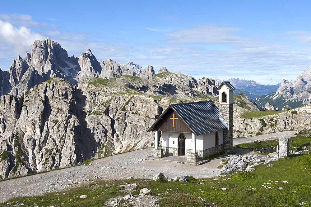 Cappella degli Alpini, Three Peaks Nature Park, Dolomites, South Tyrol (Alto Adige), Italy