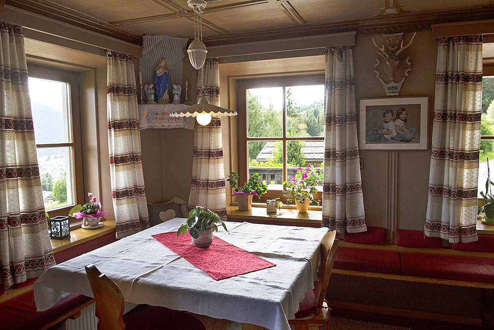 living-room of the Agritourism farm Unterhaspahof, Montguelfo-Tesido, Trentino-Alto Adige, Sudtyrol, South Tyrol, Italy, South-central Europe