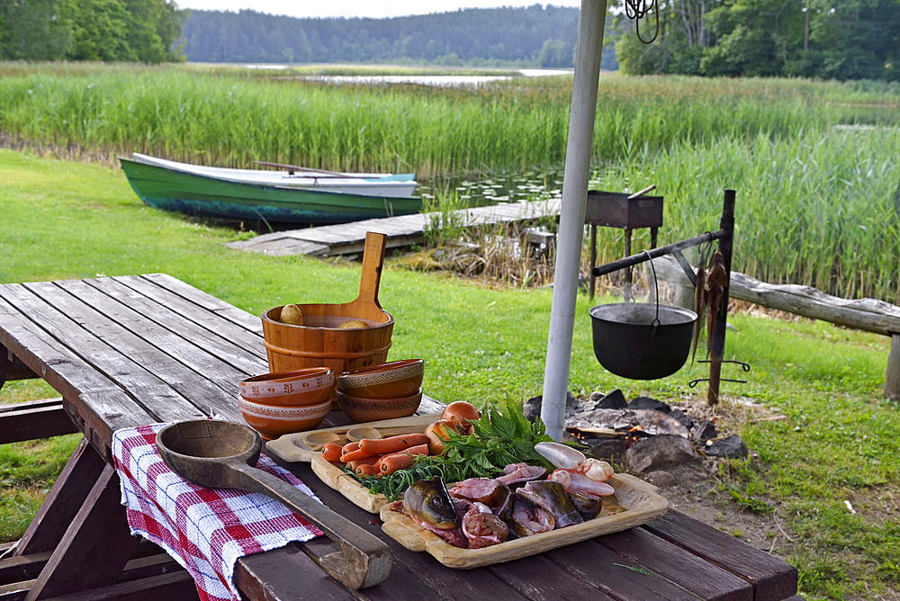 Preparation of smoked fish soup, Gaideliai rural tourism homestead on the edge of Srovinatis lake, Ginuciai, Aukstaitija National Park, Lithuania, Europe