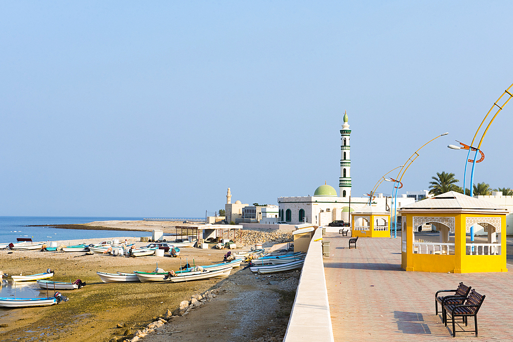 Tiwi, village on the coastal road linking Qurayat to Sur, Sultanate of Oman, Arabian Peninsula