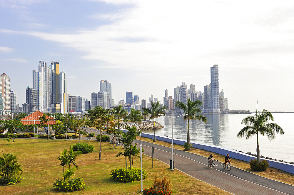 The Cinta Costera (Malecon), a new road and promenade built on reclaimed land from the bay of Panama, Panama City, Republic of Panama, Central America