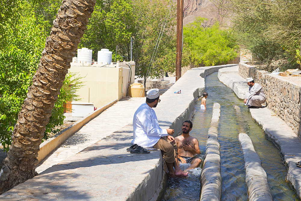 Bathers in irrigation canal, Birkat Al Mouz, Al Dakhliya region, Falaj irrigation system (Falaj Al-Khatmeen), UNESCO, Oman, Arabian Peninsula