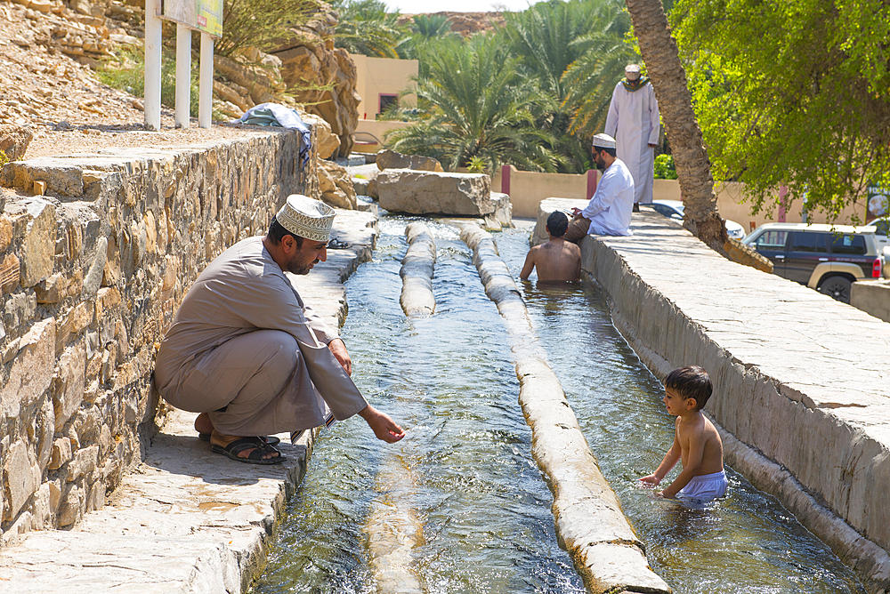 Bathers in irrigation canal, Birkat Al Mouz, Al Dakhliya region, Falaj irrigation system (Falaj Al-Khatmeen), UNESCO, Oman, Arabian Peninsula